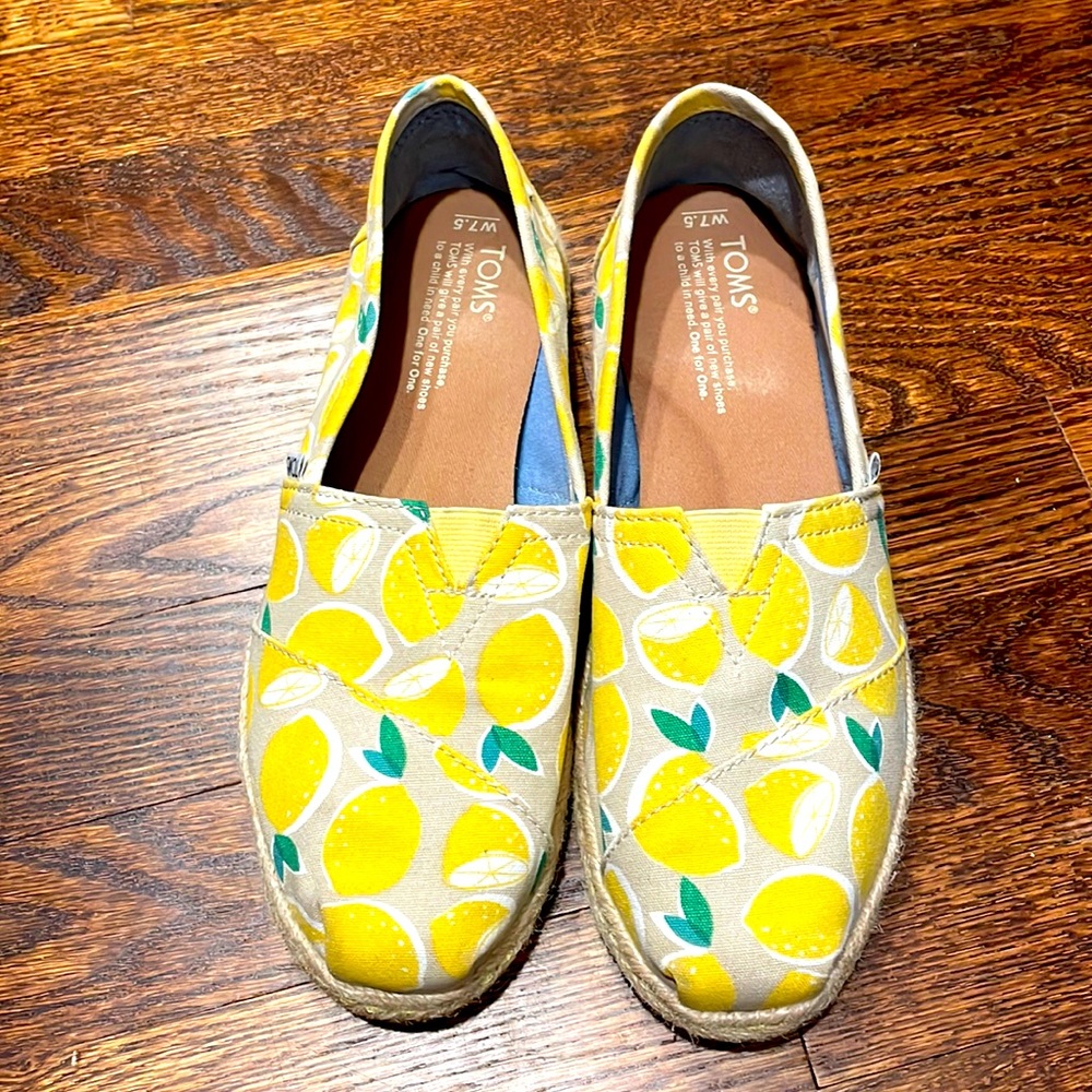 Tom’s Lemons slip on